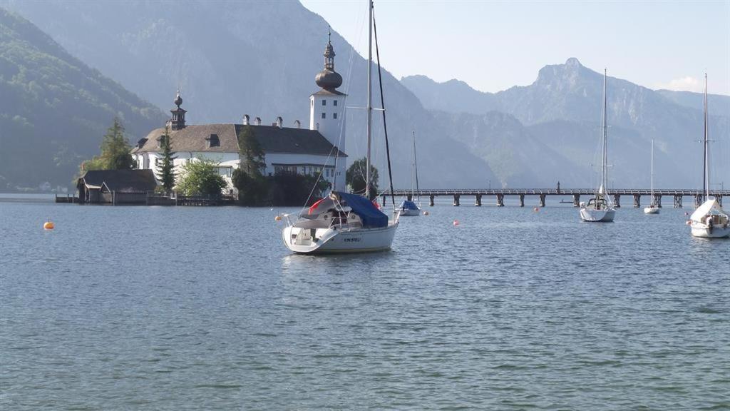 Wolfis Traunseeblick - Mit Kostenlosem Parkplatz Direkt An Der Unterkunft Gmunden Esterno foto