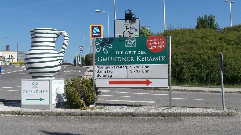 Wolfis Traunseeblick - Mit Kostenlosem Parkplatz Direkt An Der Unterkunft Gmunden Esterno foto