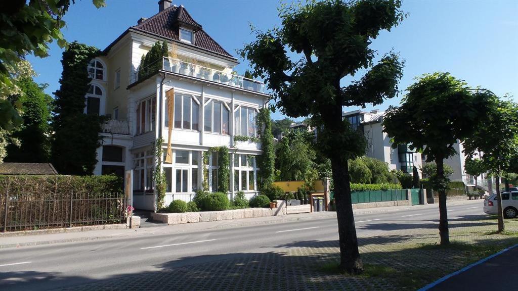 Wolfis Traunseeblick - Mit Kostenlosem Parkplatz Direkt An Der Unterkunft Gmunden Esterno foto